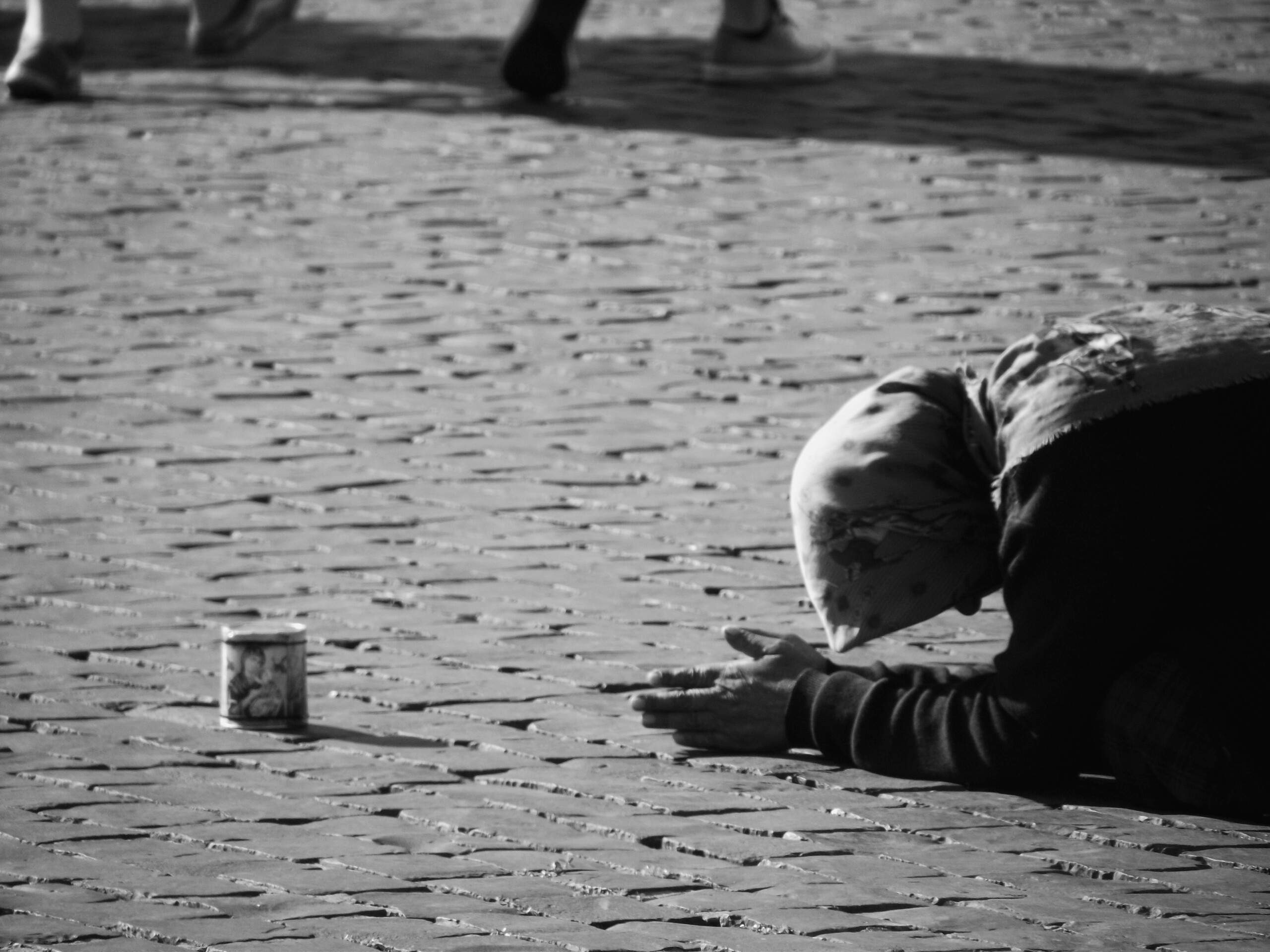 Samotni, zbędni, bezdomni – rozmowa z Adrianą Porowską