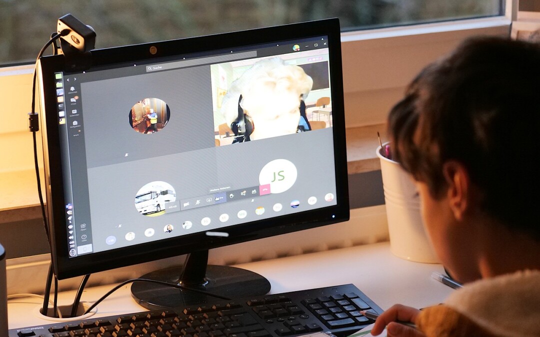 Laptopy dla uczniów i nauczycieli