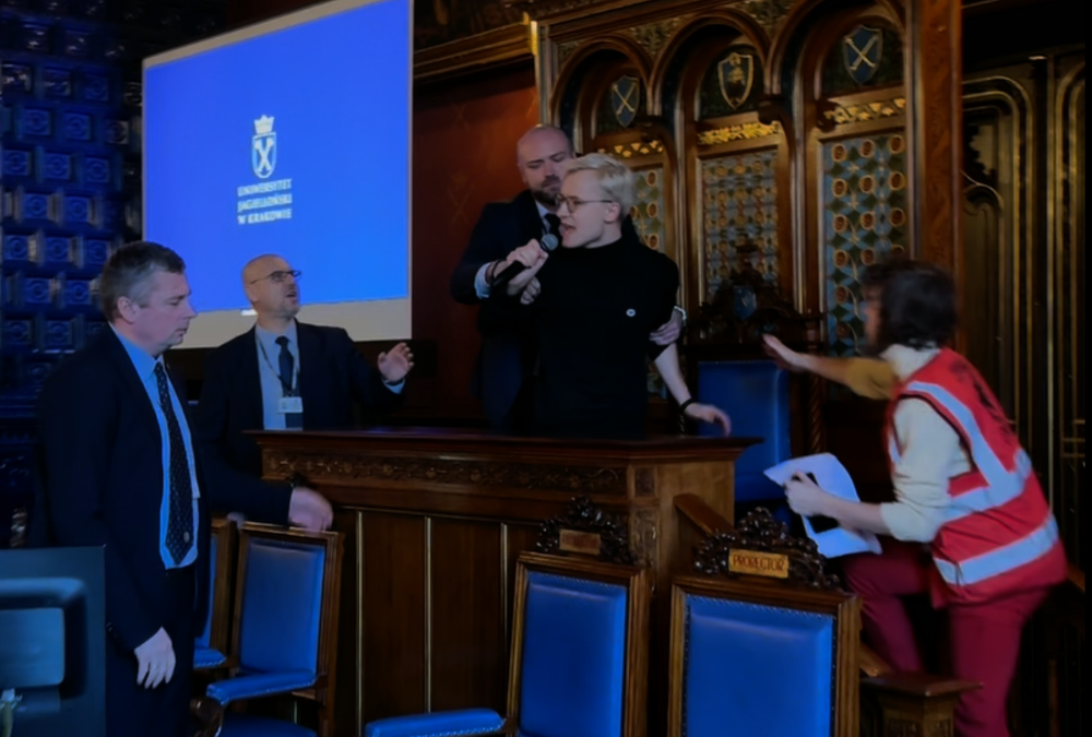 Studenci wyrzuceni