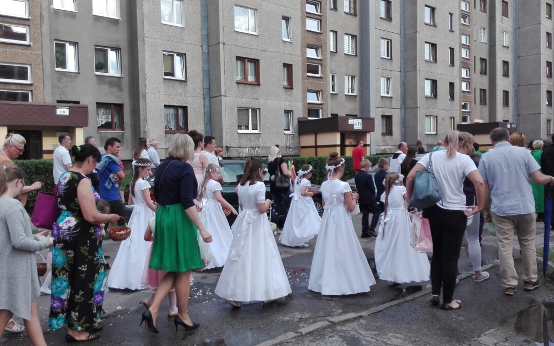 Kto żyje w świecie przesądów? (w obronie religijności ludowej)